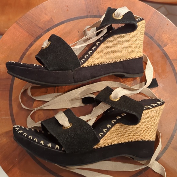 'Torrid' brand wedge sandals with leg ties.      Size 9 - Picture 3 of 8